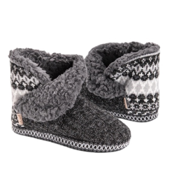 Muk Luks A La Mode Bootie Slippers Size 5/6 Gray Black White Faux Sherpa Lining - Picture 10 of 12